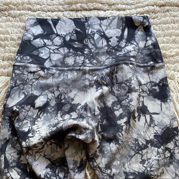 LULULEMON gray / white tie dye Wunder Under Luxtreme crop high-rise leggings 4 - Picture 9 of 11